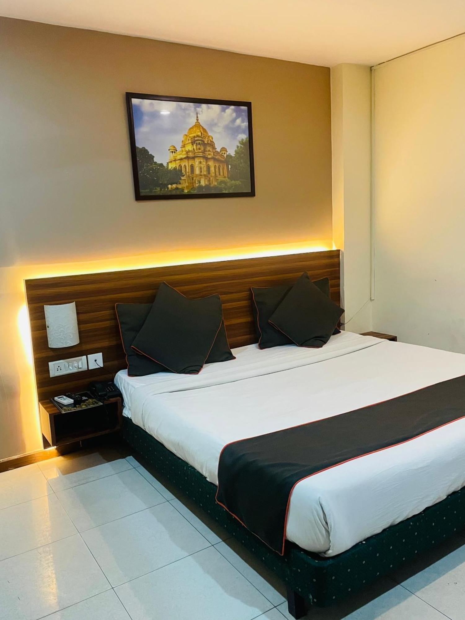 The Royal Presidency Inn Lucknow Extérieur photo