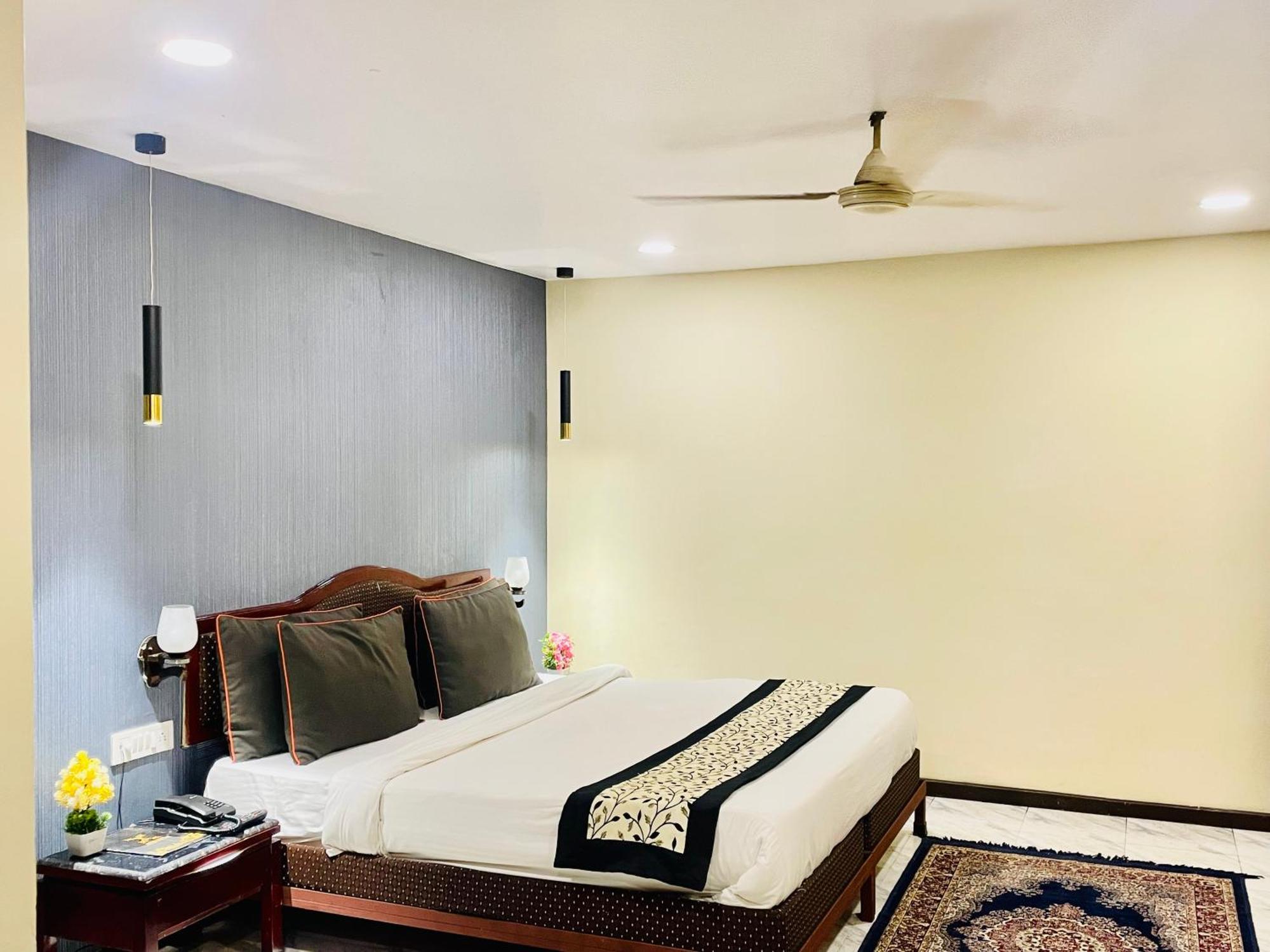 The Royal Presidency Inn Lucknow Extérieur photo